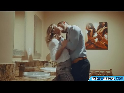 ❤️ Бүкіл аққұба сізді қоғамдық дәретханада азғырғанда Анальный порно бойынша бізде ❌️